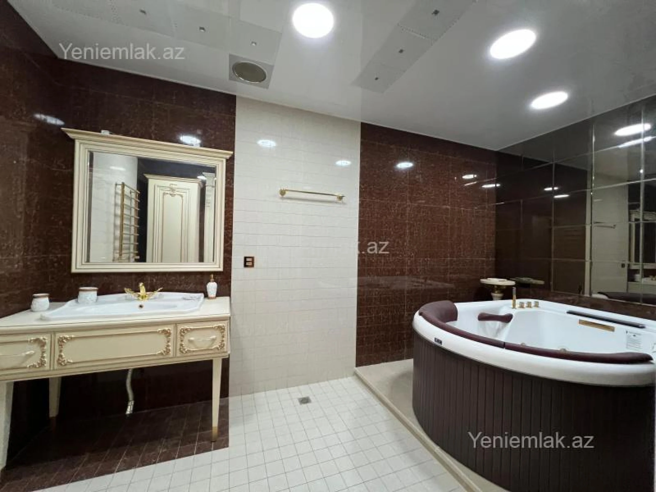 Satılır 4 otaqlı yeni tikili 240 m²