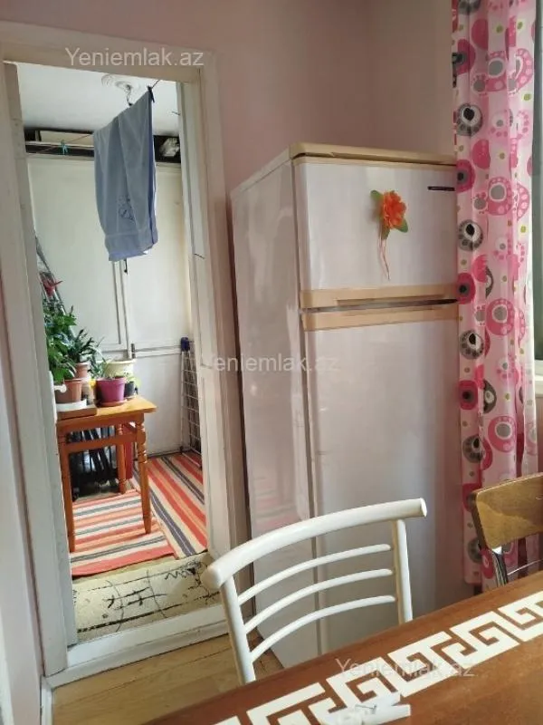 Satılır 2 otaqlı köhnə tikili 65 m²