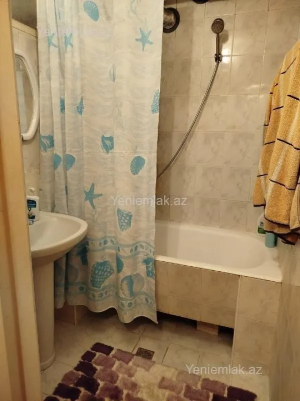 Satılır 2 otaqlı köhnə tikili 65 m²