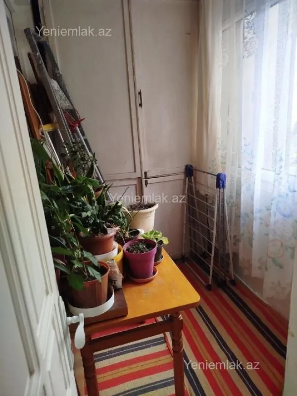 Satılır 2 otaqlı köhnə tikili 65 m²