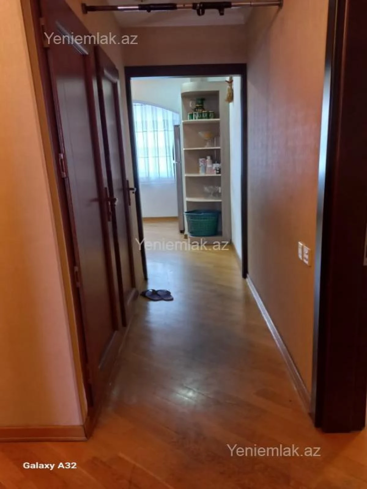 Satılır 3 otaqlı köhnə tikili 90 m²