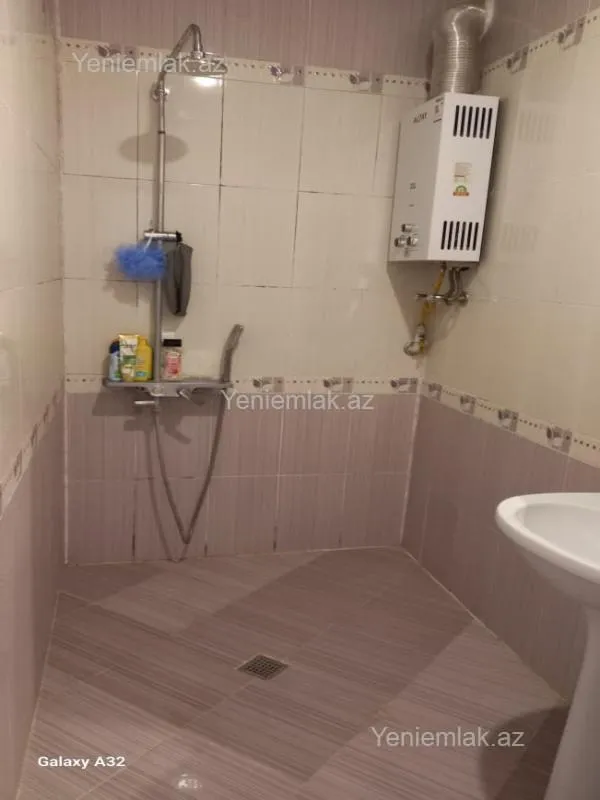 Satılır 3 otaqlı köhnə tikili 90 m²