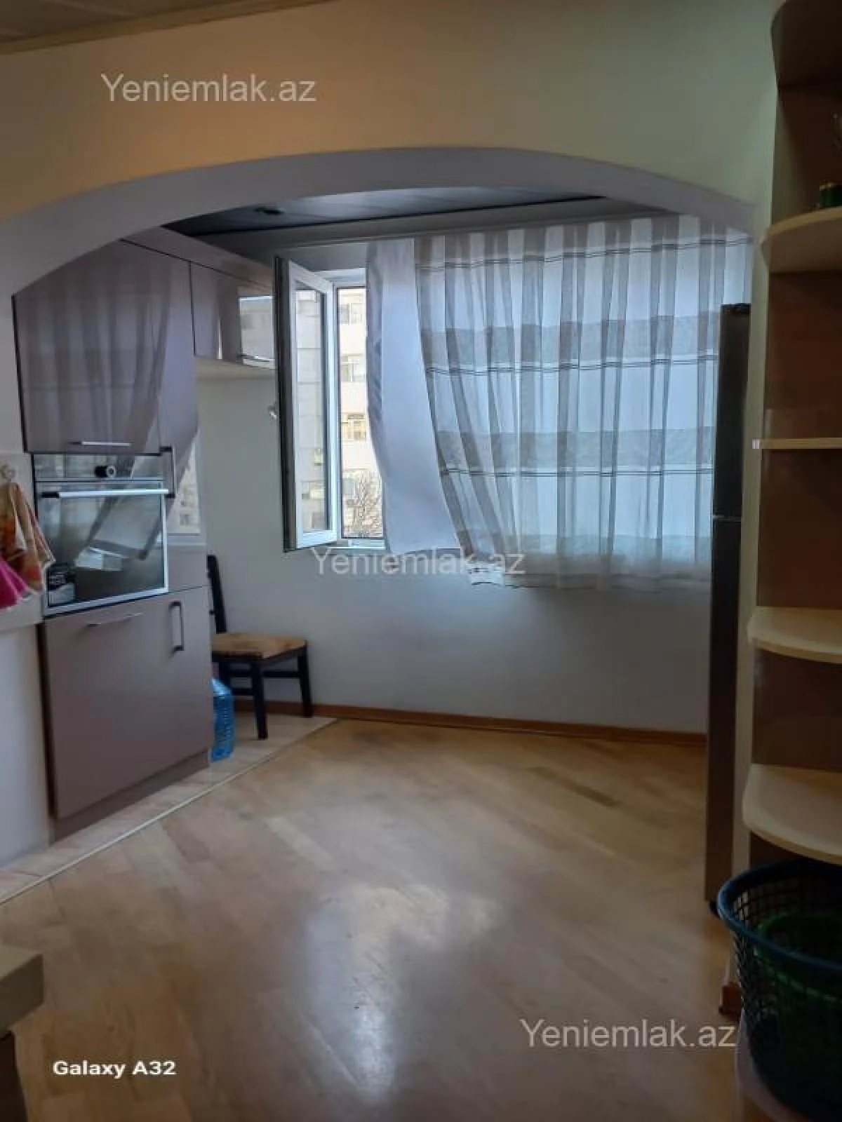 Satılır 3 otaqlı köhnə tikili 90 m²
