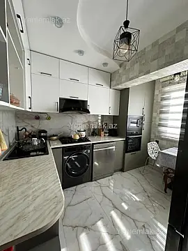 Satılır 3 otaqlı köhnə tikili 90 m²