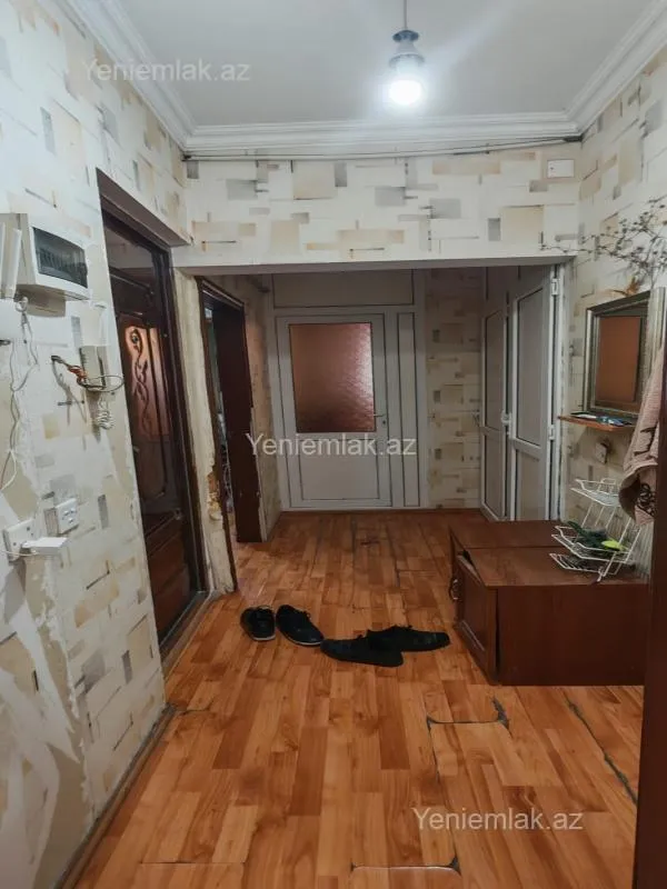 Satılır 2 otaqlı köhnə tikili 60 m²