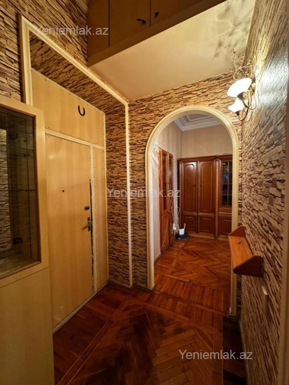 Satılır 2 otaqlı köhnə tikili 55 m²