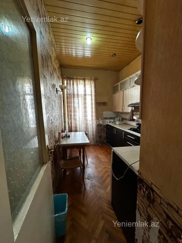 Satılır 2 otaqlı köhnə tikili 55 m²