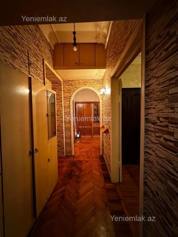 Satılır 2 otaqlı köhnə tikili 55 m²