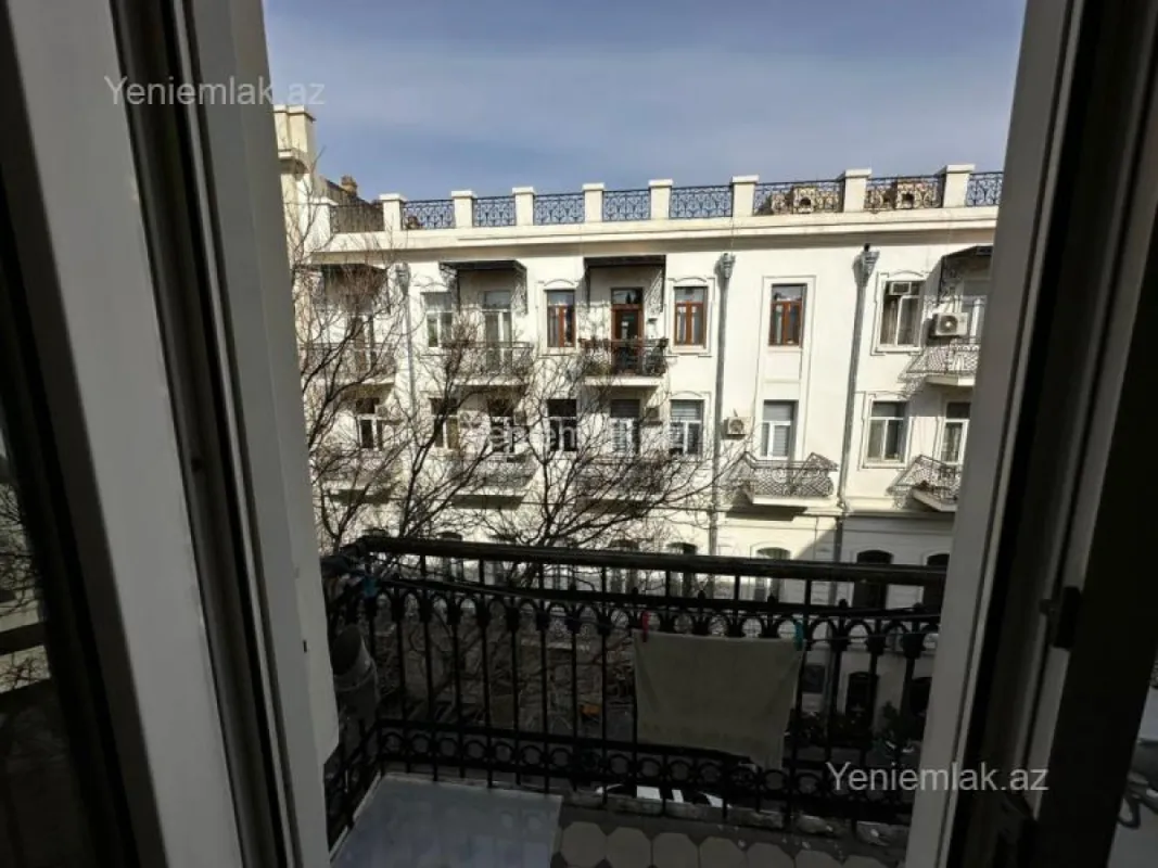 Satılır 2 otaqlı köhnə tikili 55 m²