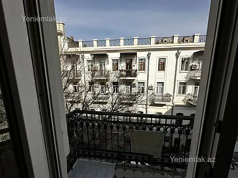 Satılır 2 otaqlı köhnə tikili 55 m²