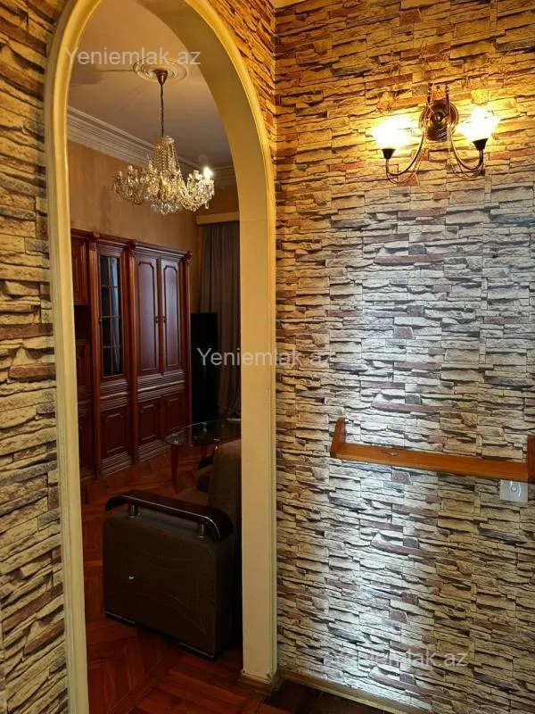 Satılır 2 otaqlı köhnə tikili 55 m²
