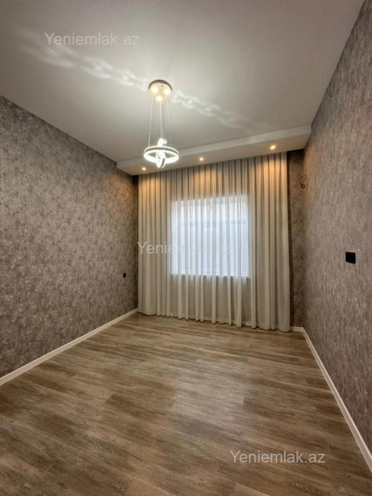 Satılır 4 otaqlı həyət evi 180 m²