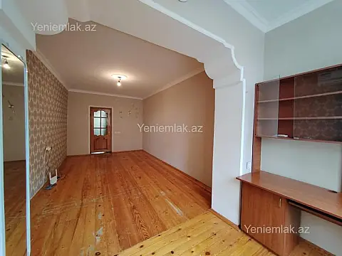 Satılır 2 otaqlı köhnə tikili 60 m²