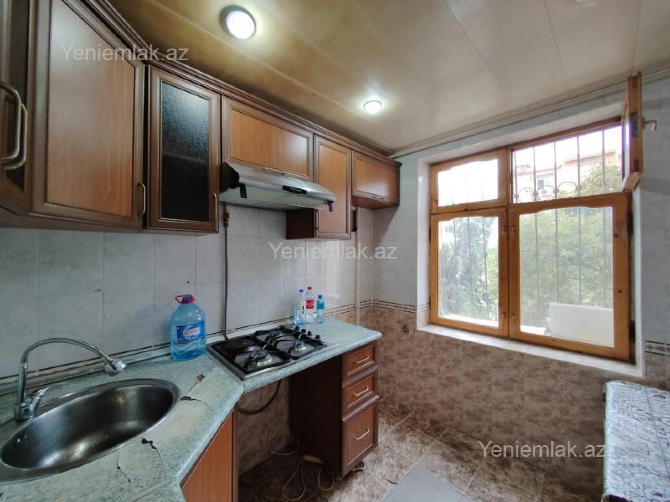 Satılır 2 otaqlı köhnə tikili 60 m²