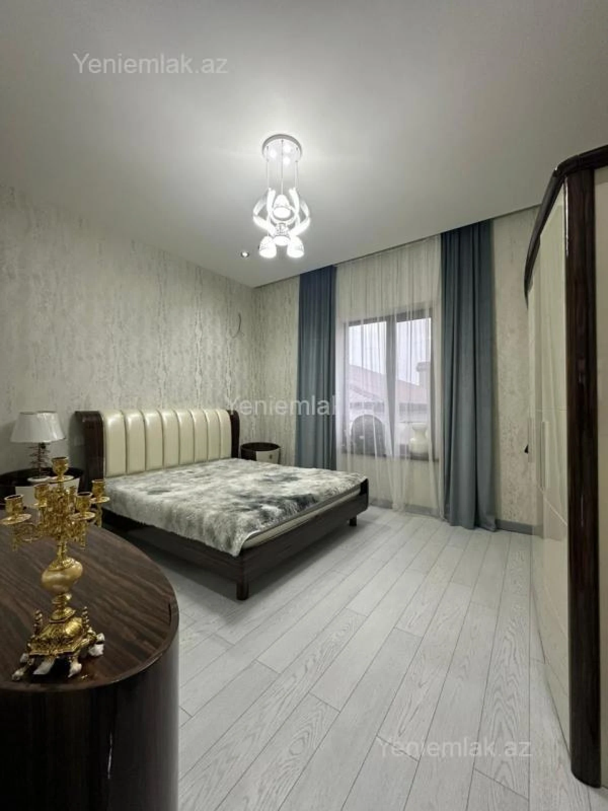 Satılır 4 otaqlı həyət evi 200 m²