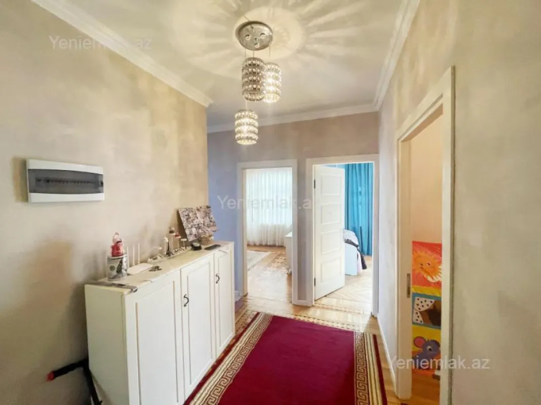 Satılır 4 otaqlı köhnə tikili 115 m²