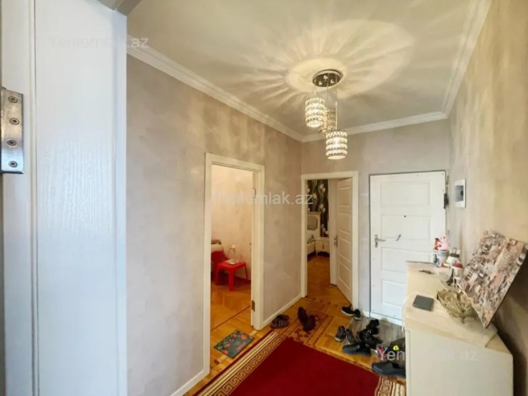 Satılır 4 otaqlı köhnə tikili 115 m²