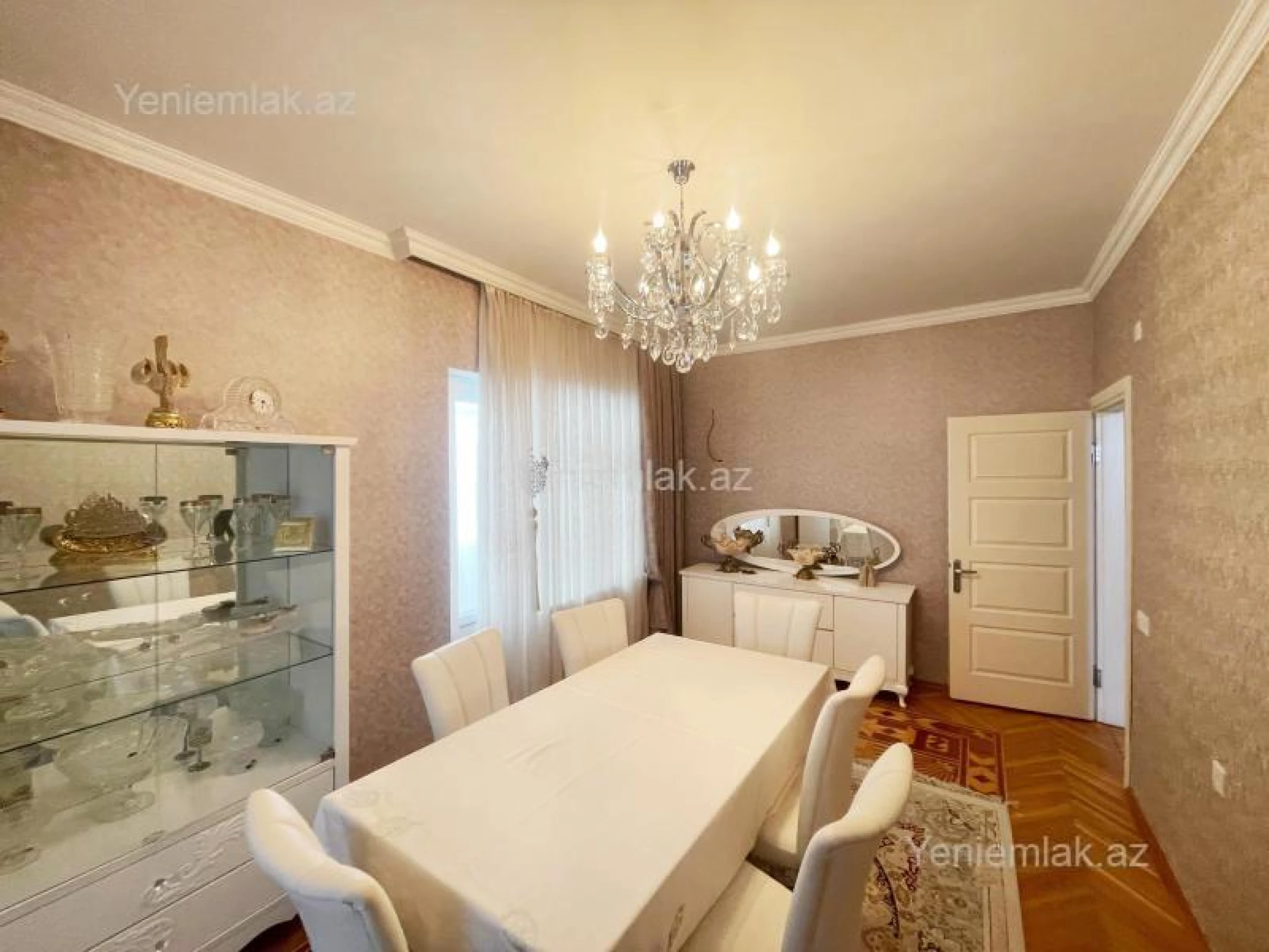 Satılır 4 otaqlı köhnə tikili 115 m²