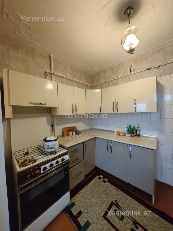 Satılır 2 otaqlı köhnə tikili 55 m²