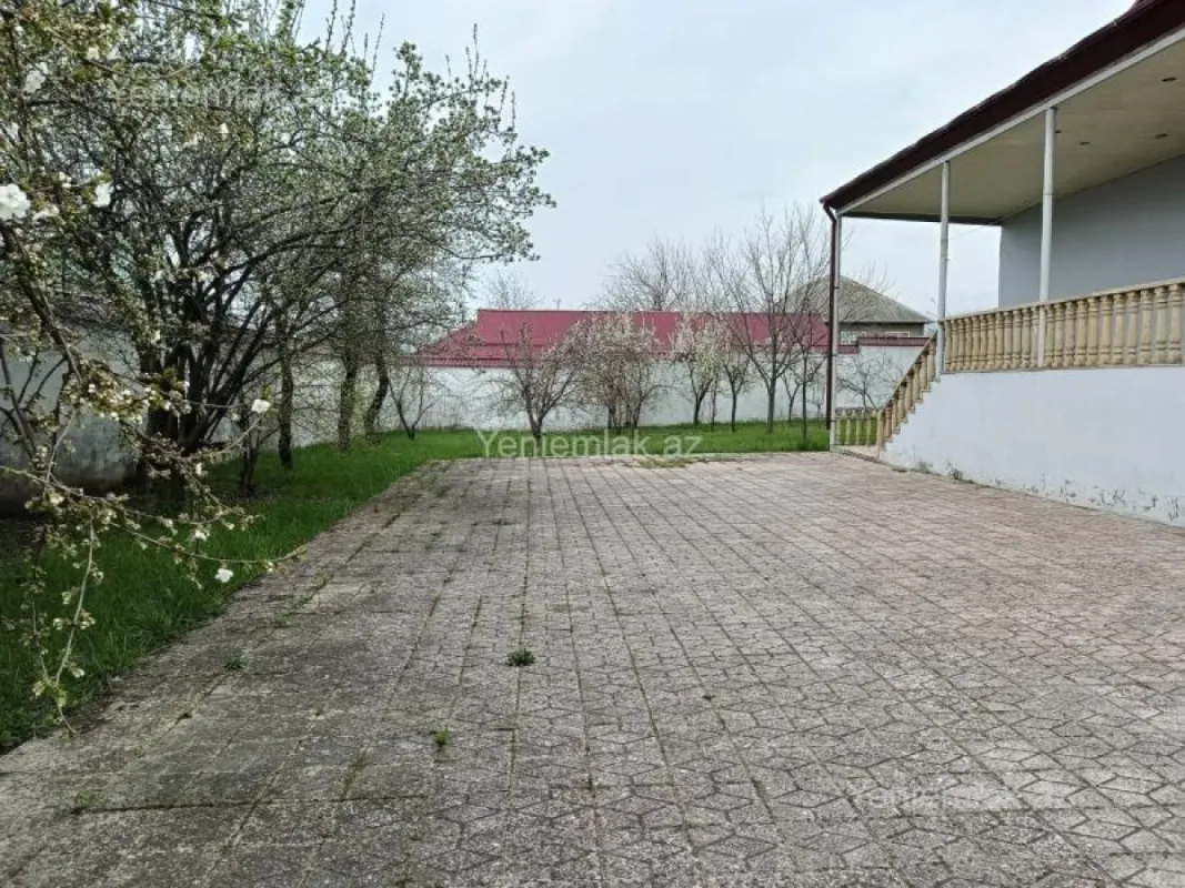 Satılır 2 otaqlı həyət evi 130 m²