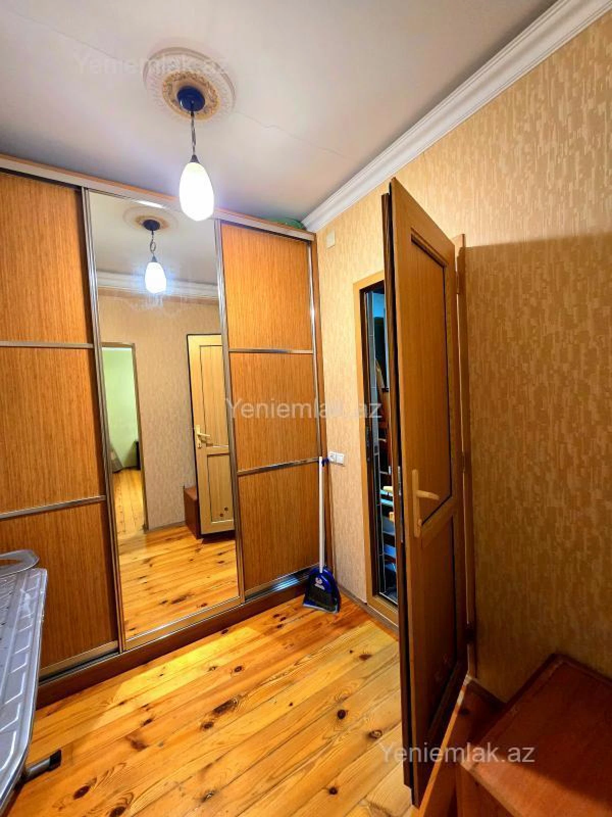 Satılır 4 otaqlı köhnə tikili 90 m²