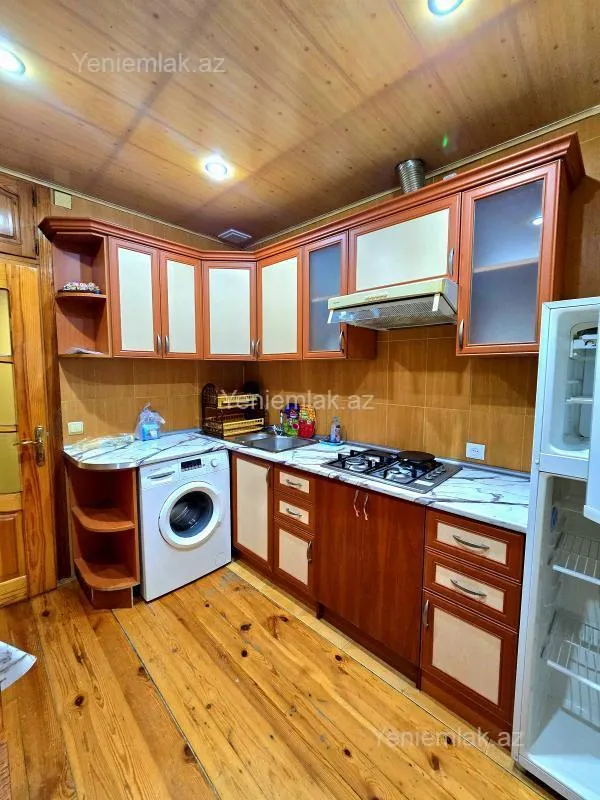 Satılır 4 otaqlı köhnə tikili 90 m²