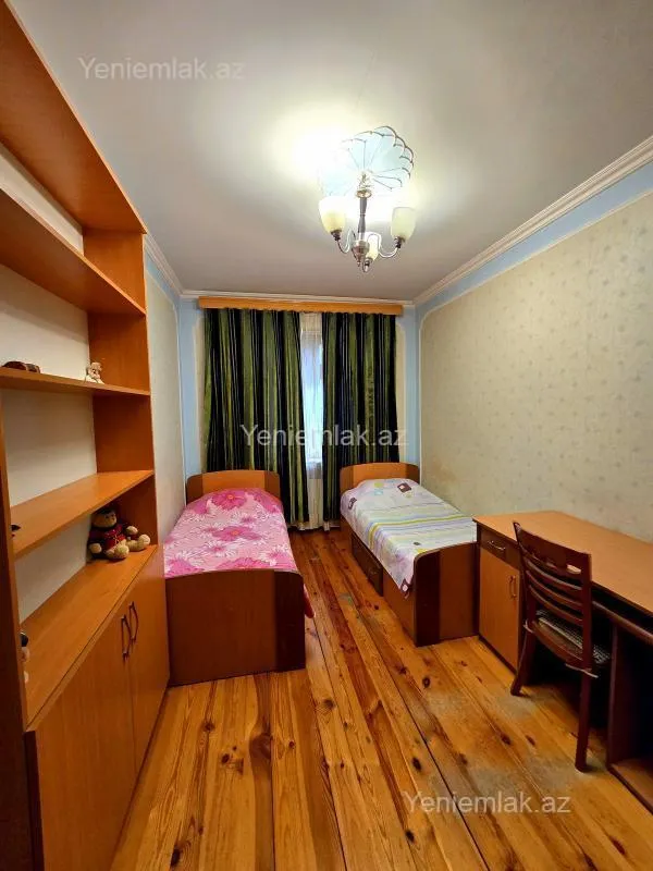 Satılır 4 otaqlı köhnə tikili 90 m²