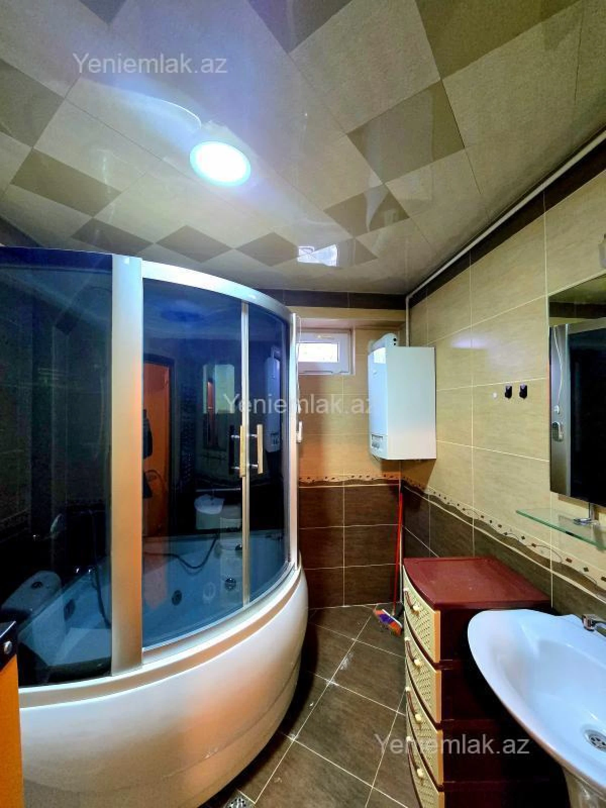 Satılır 4 otaqlı köhnə tikili 90 m²