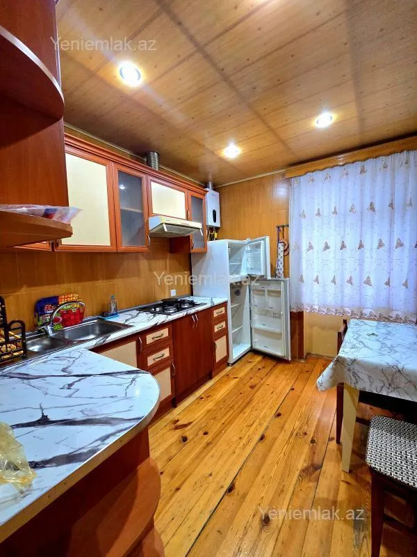 Satılır 4 otaqlı köhnə tikili 90 m²