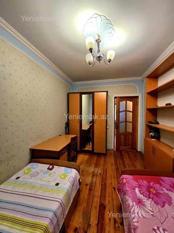 Satılır 4 otaqlı köhnə tikili 90 m²