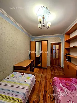 Satılır 4 otaqlı köhnə tikili 90 m²