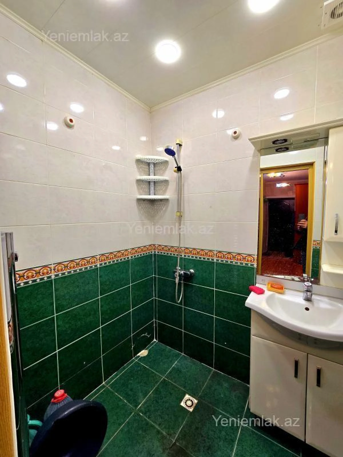 Satılır 4 otaqlı köhnə tikili 90 m²