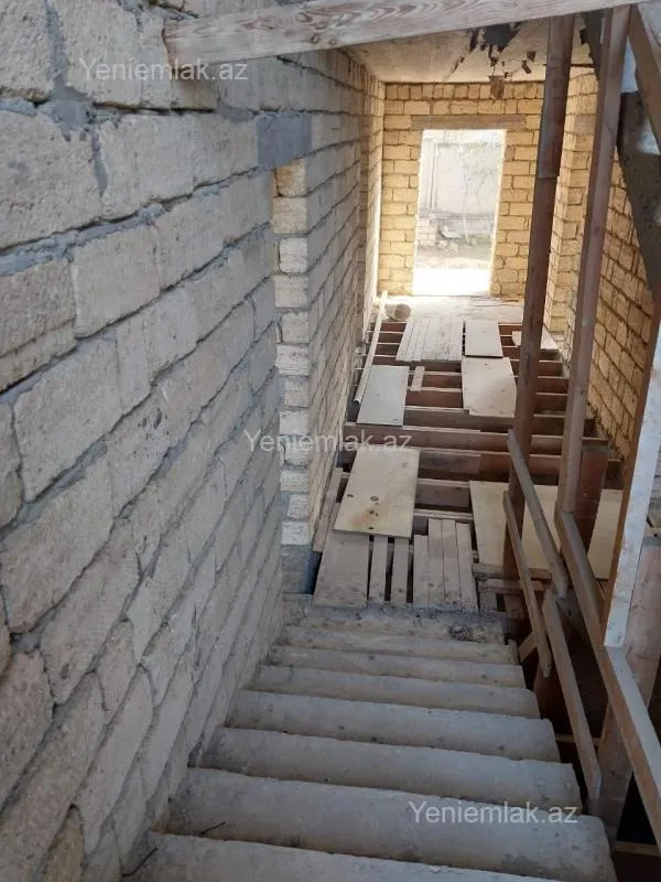 Satılır 6 otaqlı həyət evi 248 m²