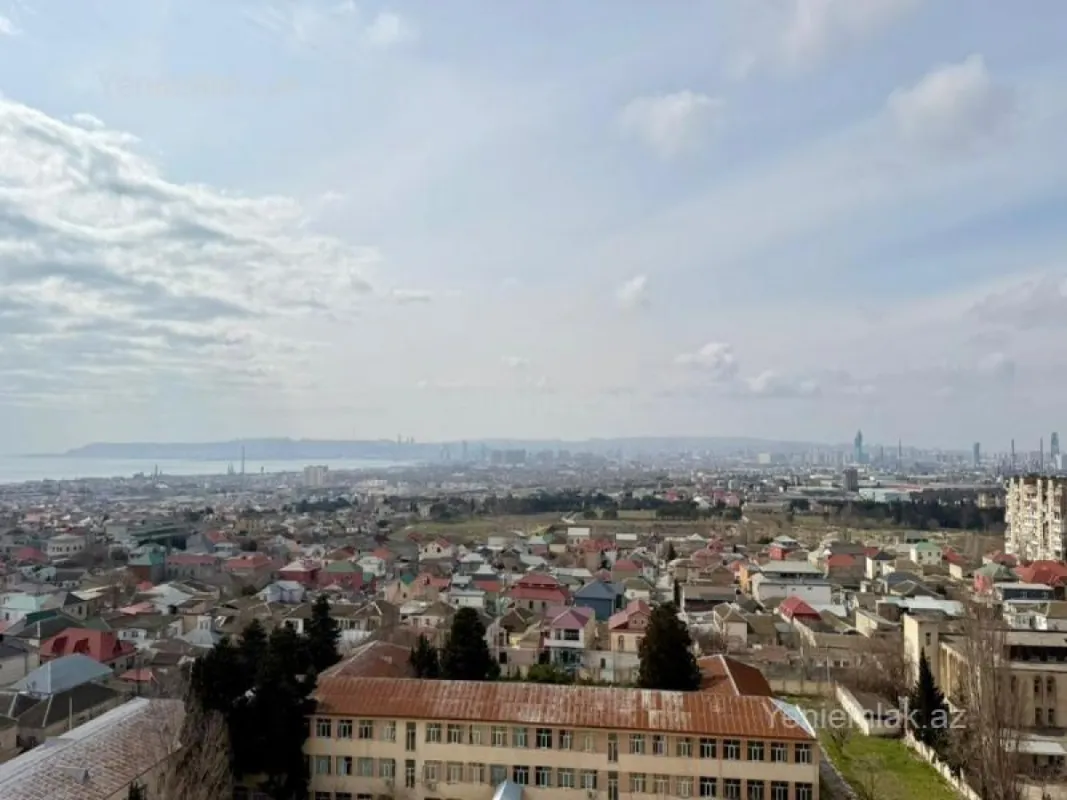 Satılır 3 otaqlı köhnə tikili 100 m²