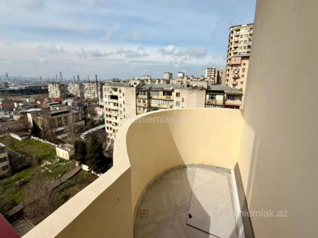 Satılır 3 otaqlı köhnə tikili 100 m²