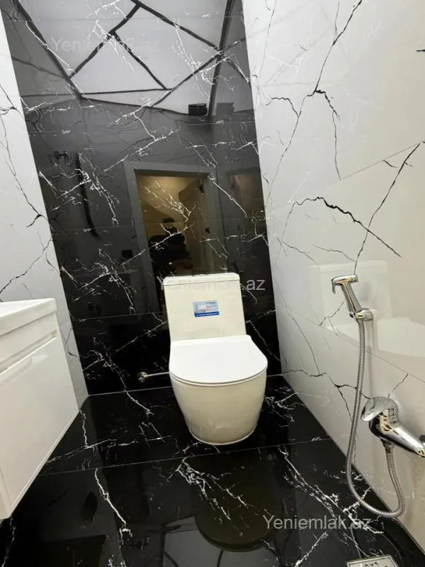 Satılır 3 otaqlı köhnə tikili 100 m²