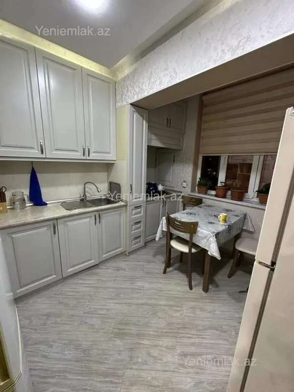 Satılır 2 otaqlı köhnə tikili 60 m²