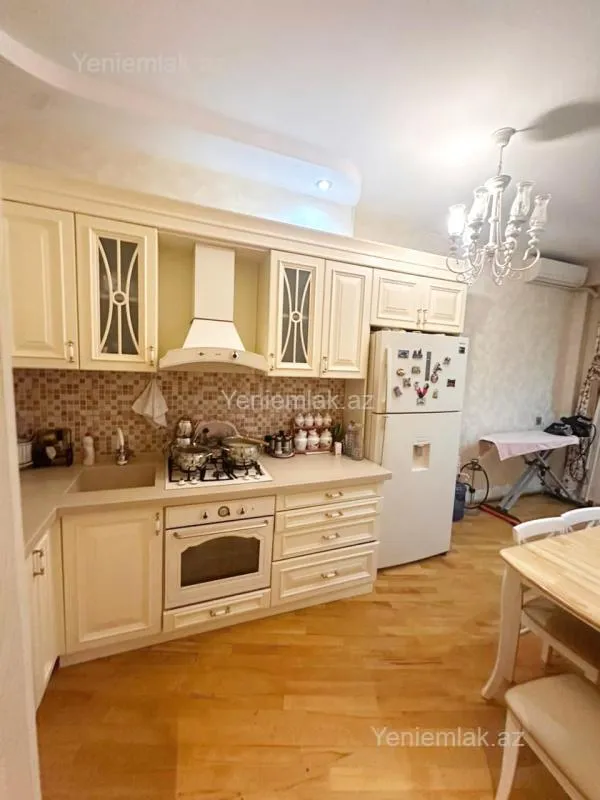 Satılır 3 otaqlı yeni tikili 90 m²