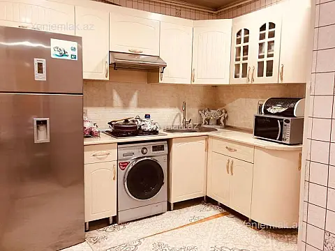 Satılır 3 otaqlı köhnə tikili 65 m² — Sumqayıt, 8-ci mikrorayon 3 otaq 65.00 m²