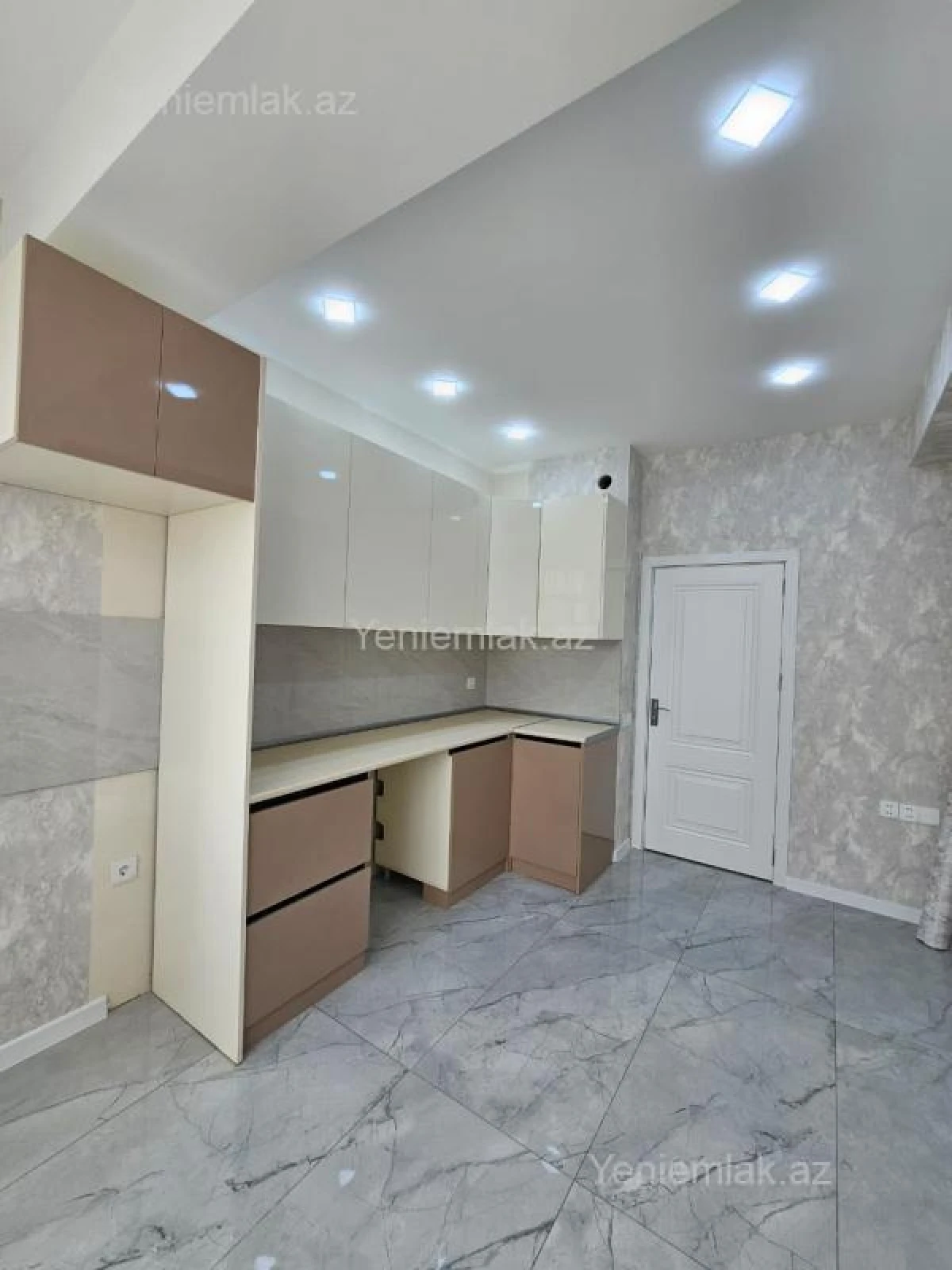 Satılır 3 otaqlı yeni tikili 83 m²