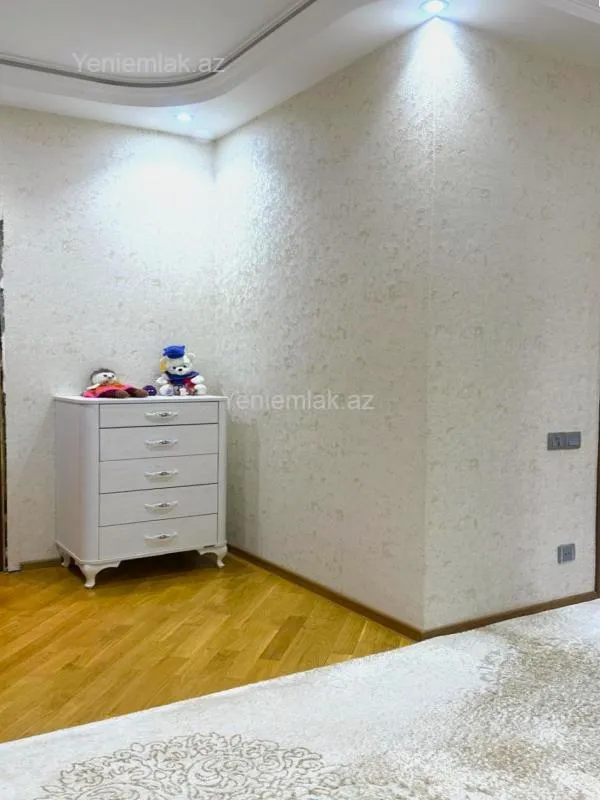 Satılır 3 otaqlı yeni tikili 135 m²