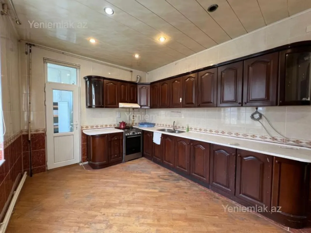 Satılır 4 otaqlı yeni tikili 175 m²