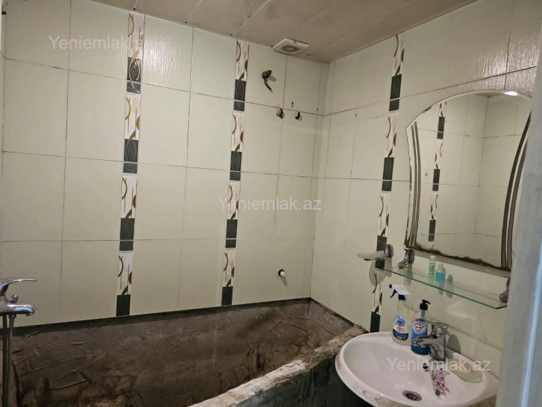 Satılır 3 otaqlı köhnə tikili 75 m²