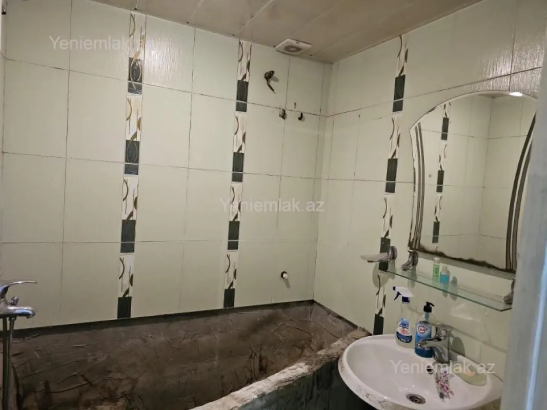 Satılır 3 otaqlı köhnə tikili 75 m²