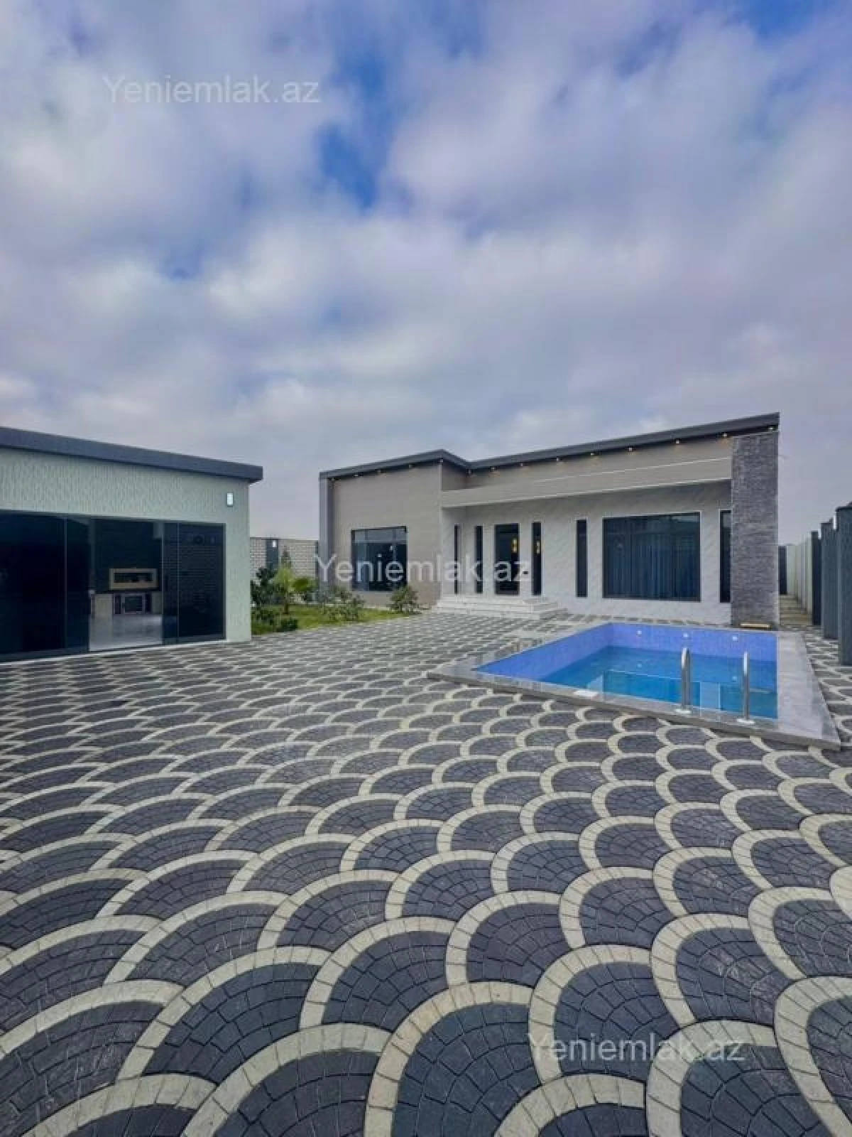 Satılır 5 otaqlı həyət evi 220 m²