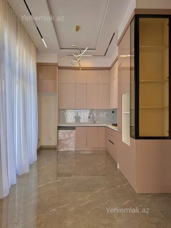 Satılır 5 otaqlı həyət evi 220 m²