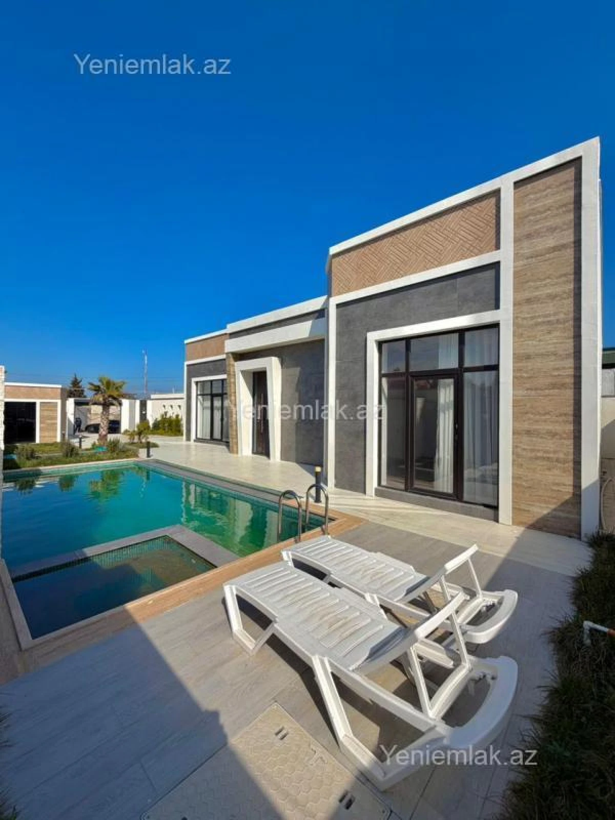 Satılır 5 otaqlı həyət evi 220 m²