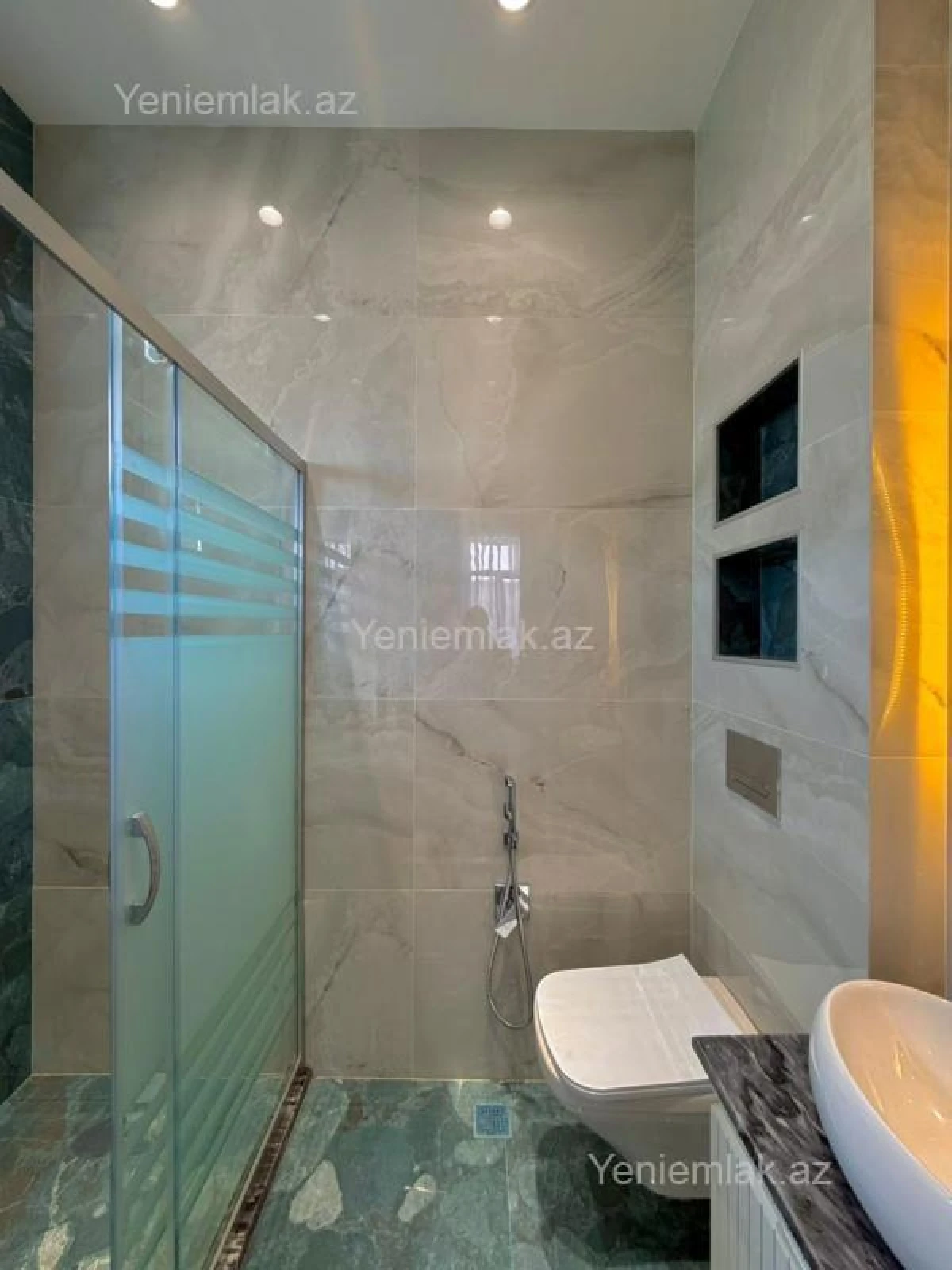 Satılır 5 otaqlı həyət evi 220 m²