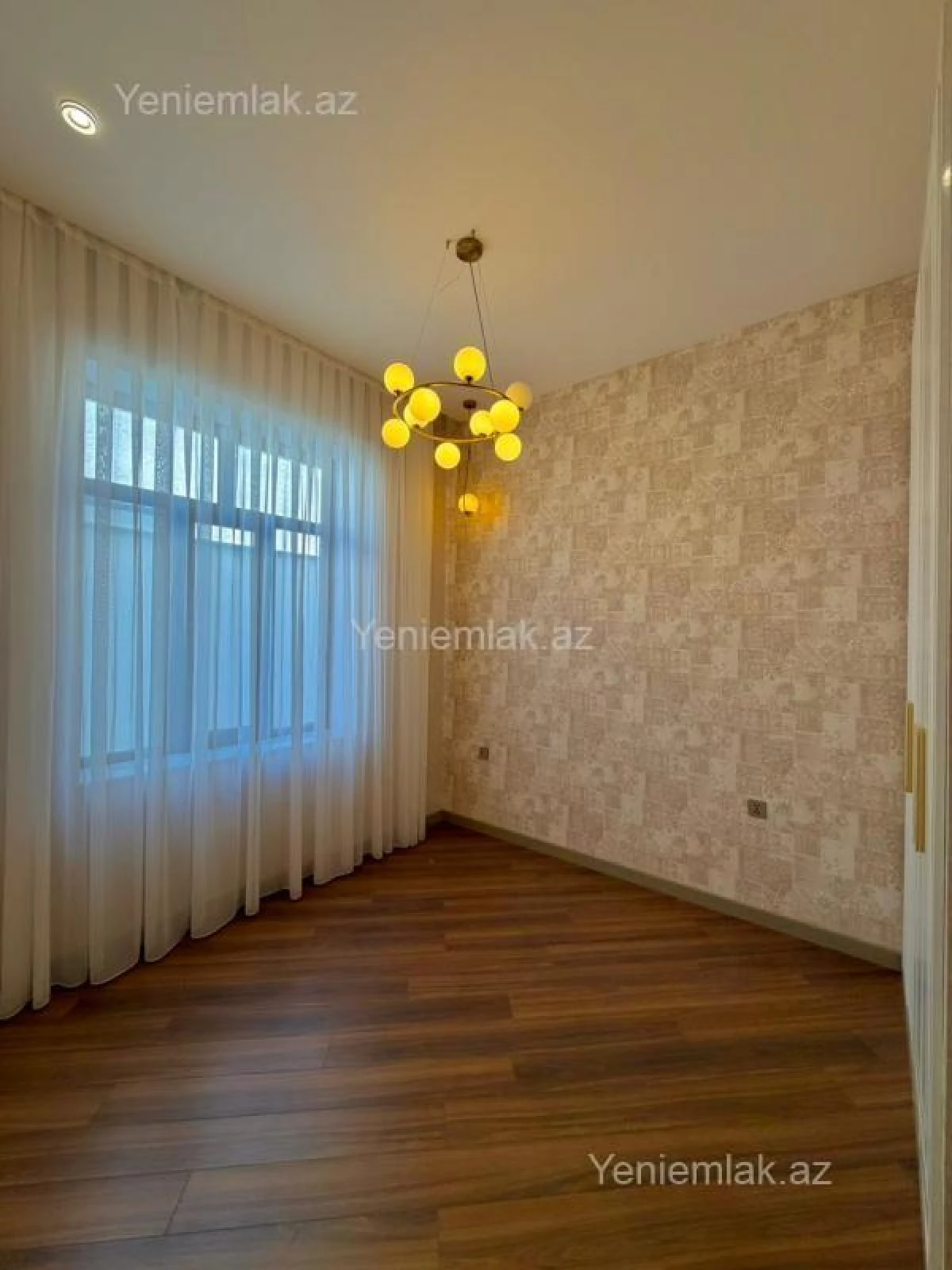 Satılır 5 otaqlı həyət evi 220 m²