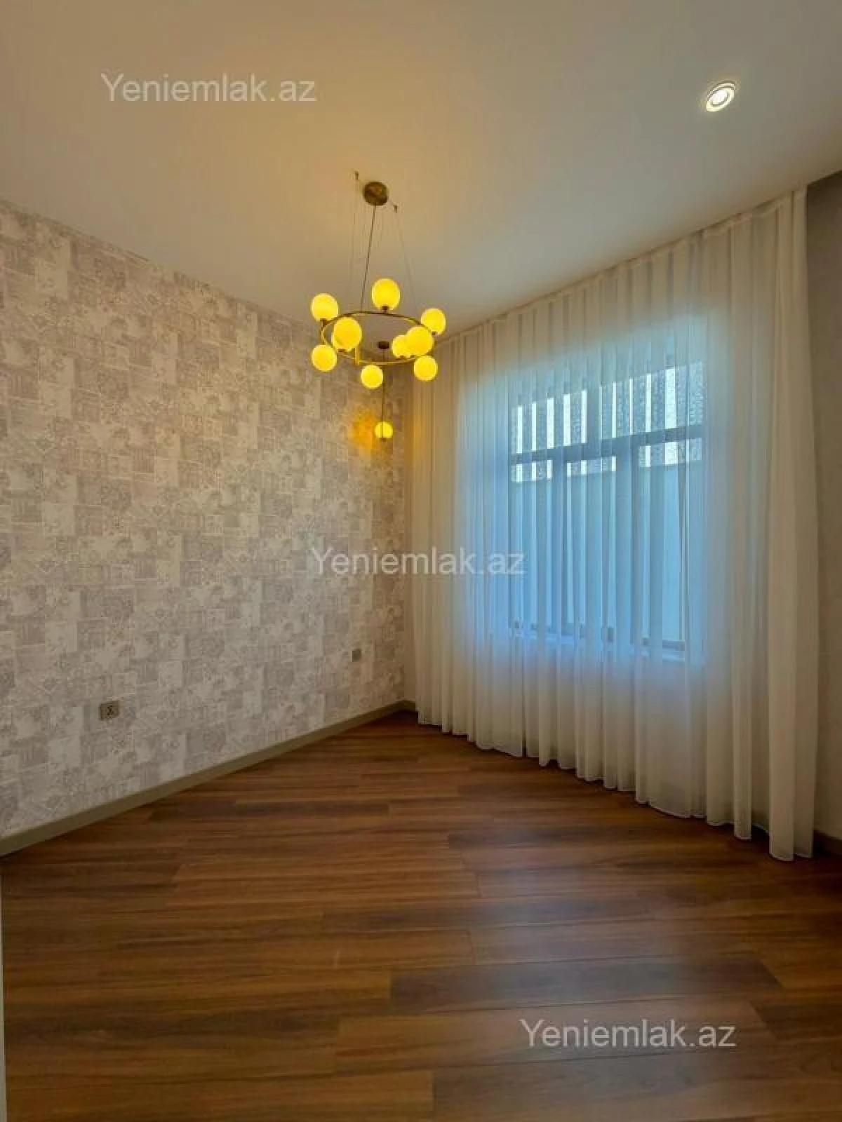 Satılır 5 otaqlı həyət evi 220 m²